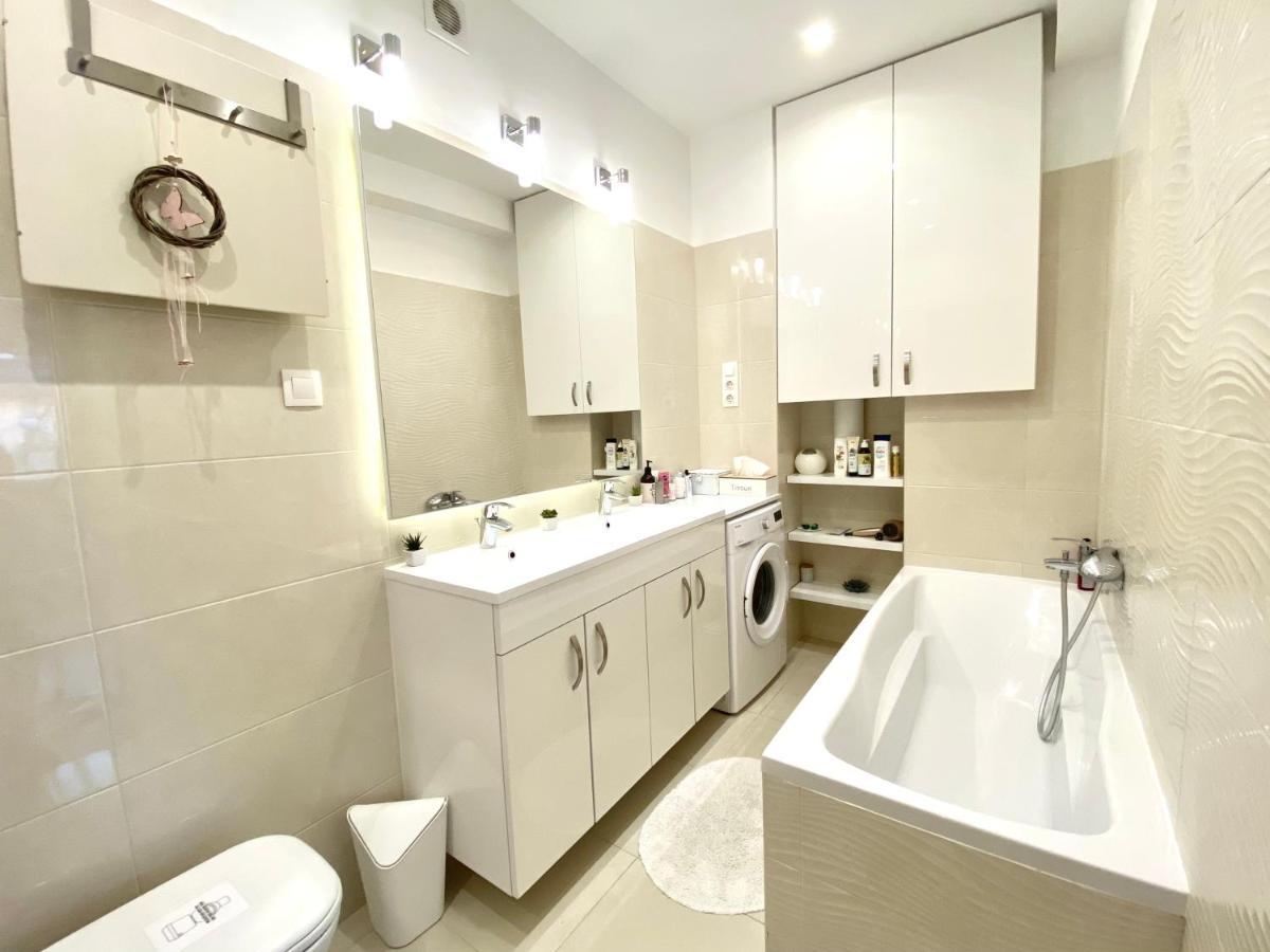 Budapest Hideout In Style With Free Parking - Luxury Apartment Bagian luar foto