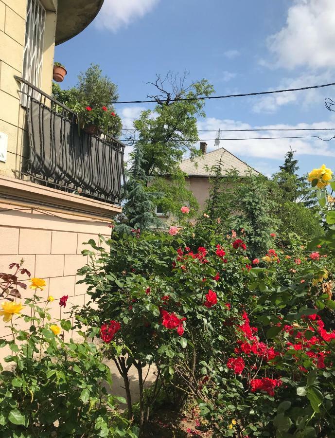 Budapest Hideout In Style With Free Parking - Luxury Apartment Bagian luar foto