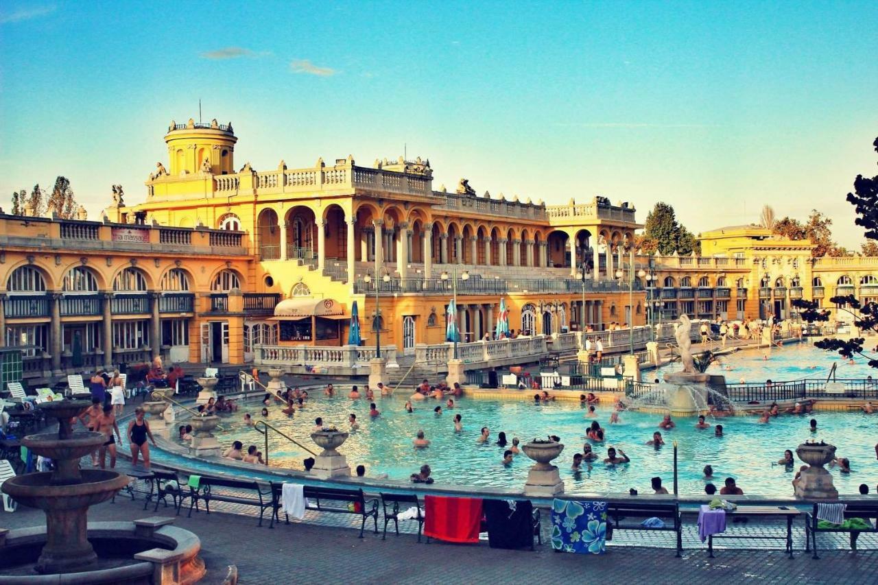 Budapest Hideout In Style With Free Parking - Luxury Apartment Bagian luar foto